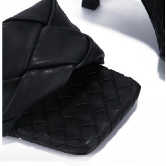 !! EXCLUSIVE !! Square Toe Braided Mule in Black - Picture 10 of 12